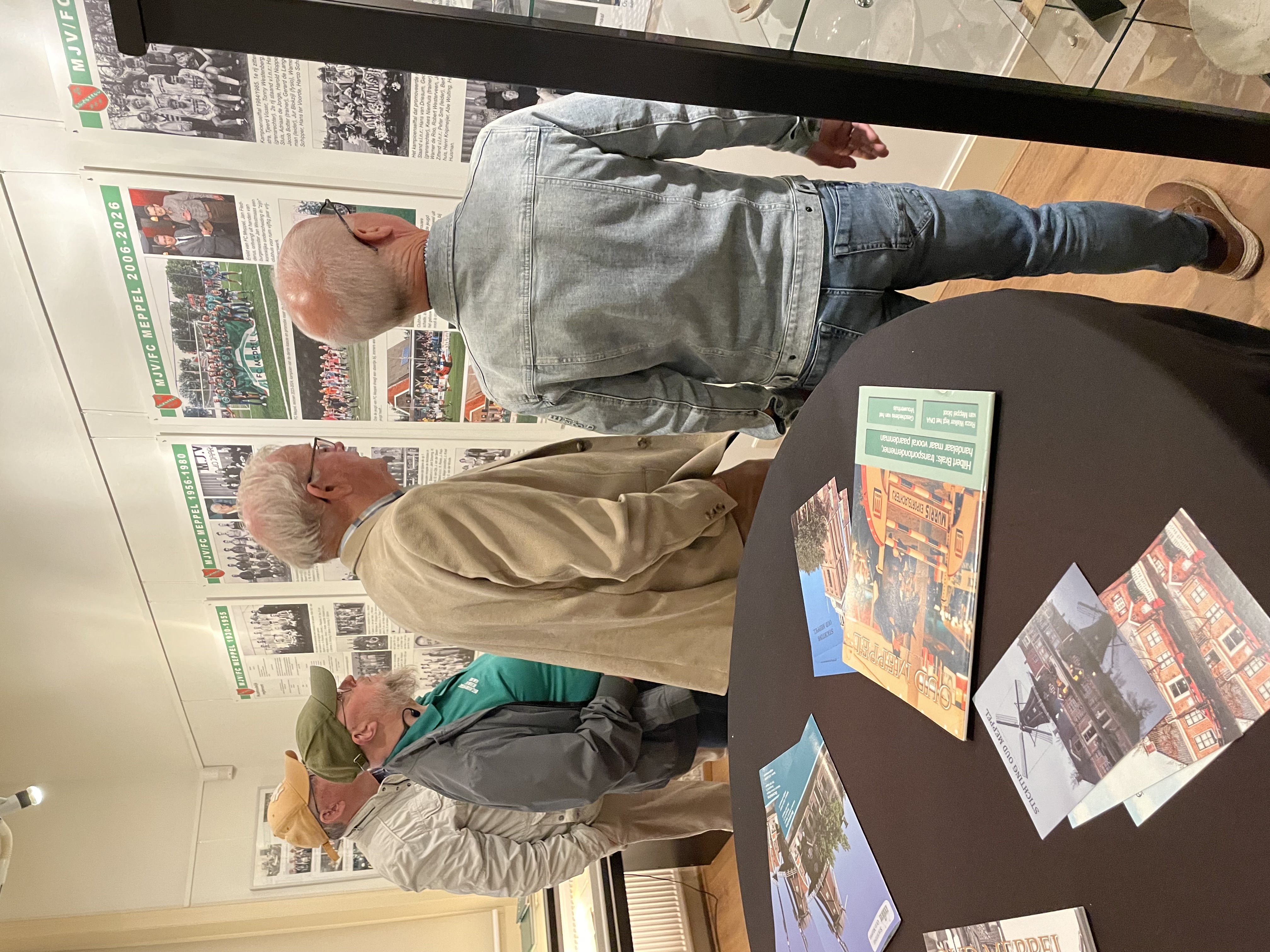 Veel belangstelling bij de opening van de tentoonstelling over Alcides, MSC en FC Meppel