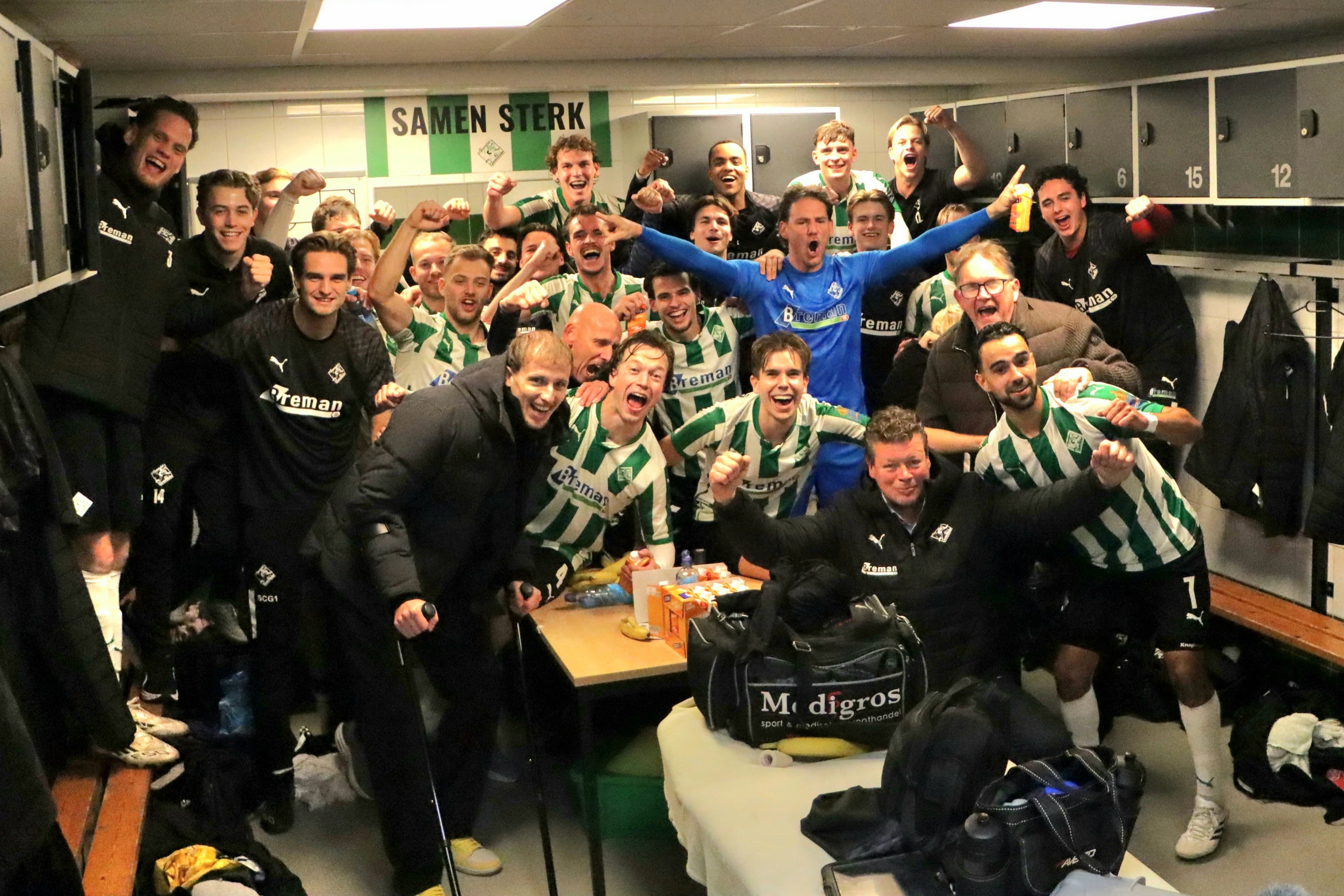 SC Genemuiden viert feest na de uitschakeling van FC Dordrecht