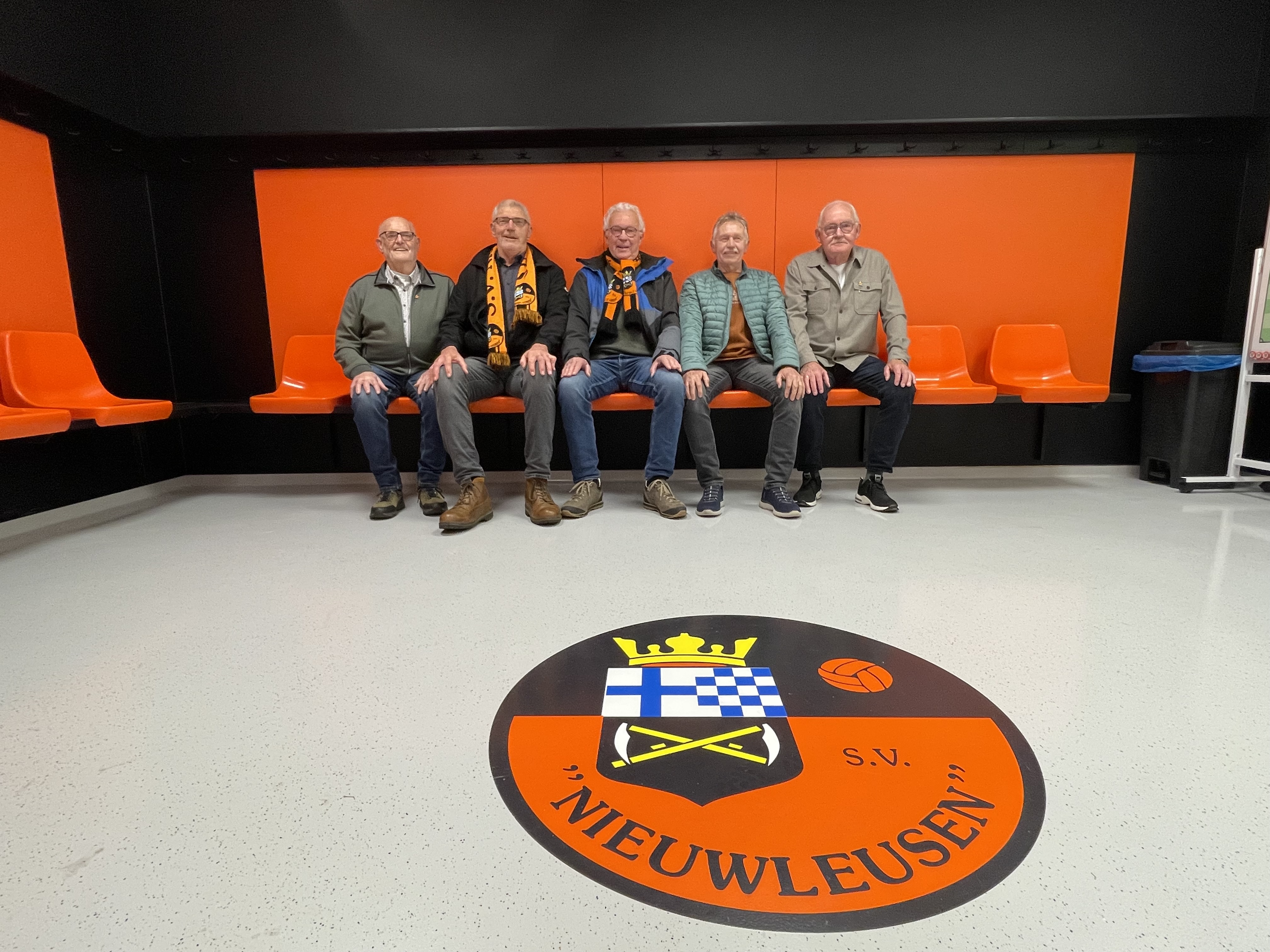 De vijf ereleden van SV Nieuwleusen